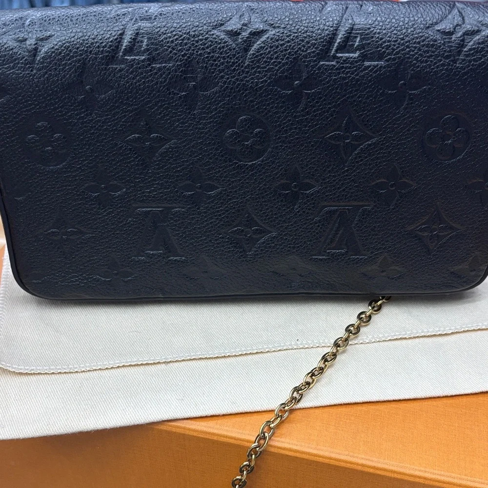 Louis Vuitton Black Crossbody Bag with Gold Chain - Picture 3 of 4